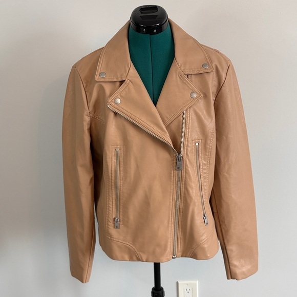 Levi's Jackets & Blazers - LEVI’s Faux Leather Women's Jacket